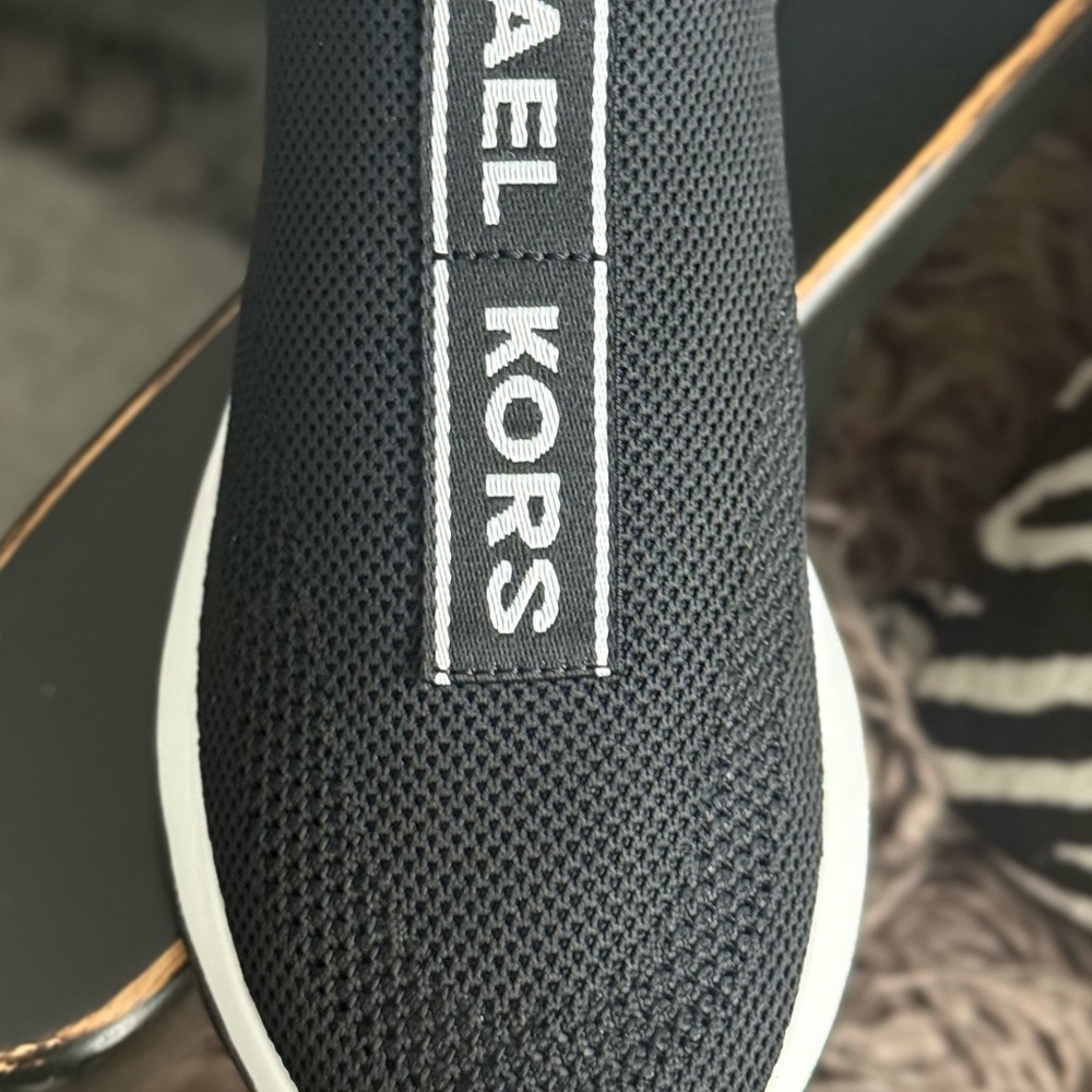 NIB! Michael Kors Black and White Slip-On Sneakers 7.5 - Picture 2 of 6